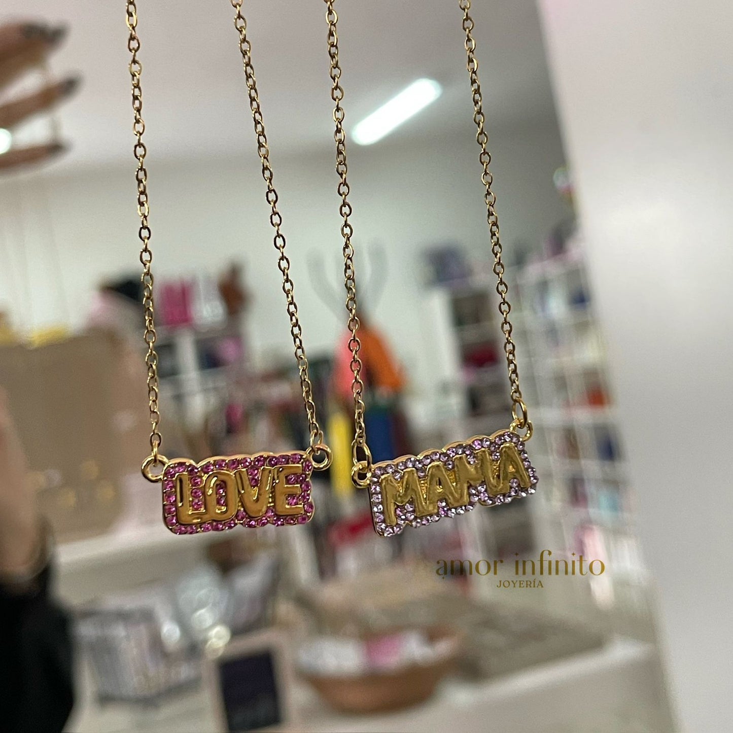 Collar Love Mama de acero inoxidable.